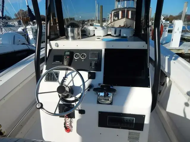 Mako 282 Center Console