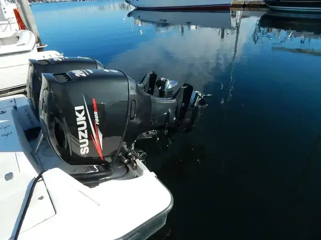 Mako 282 Center Console