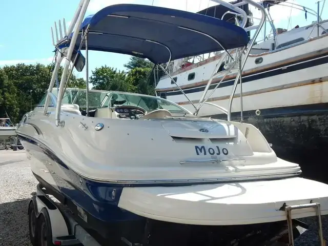 Sea Ray 240 Sundeck