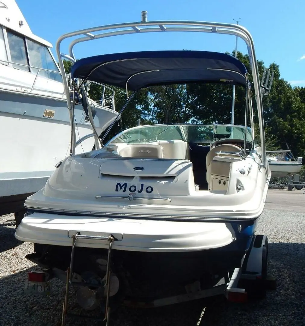 2004 Sea Ray 240 sundeck