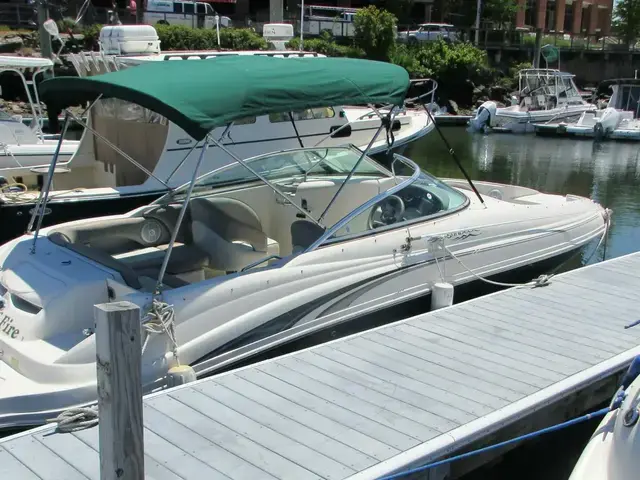 Sea Ray 220 Sundeck