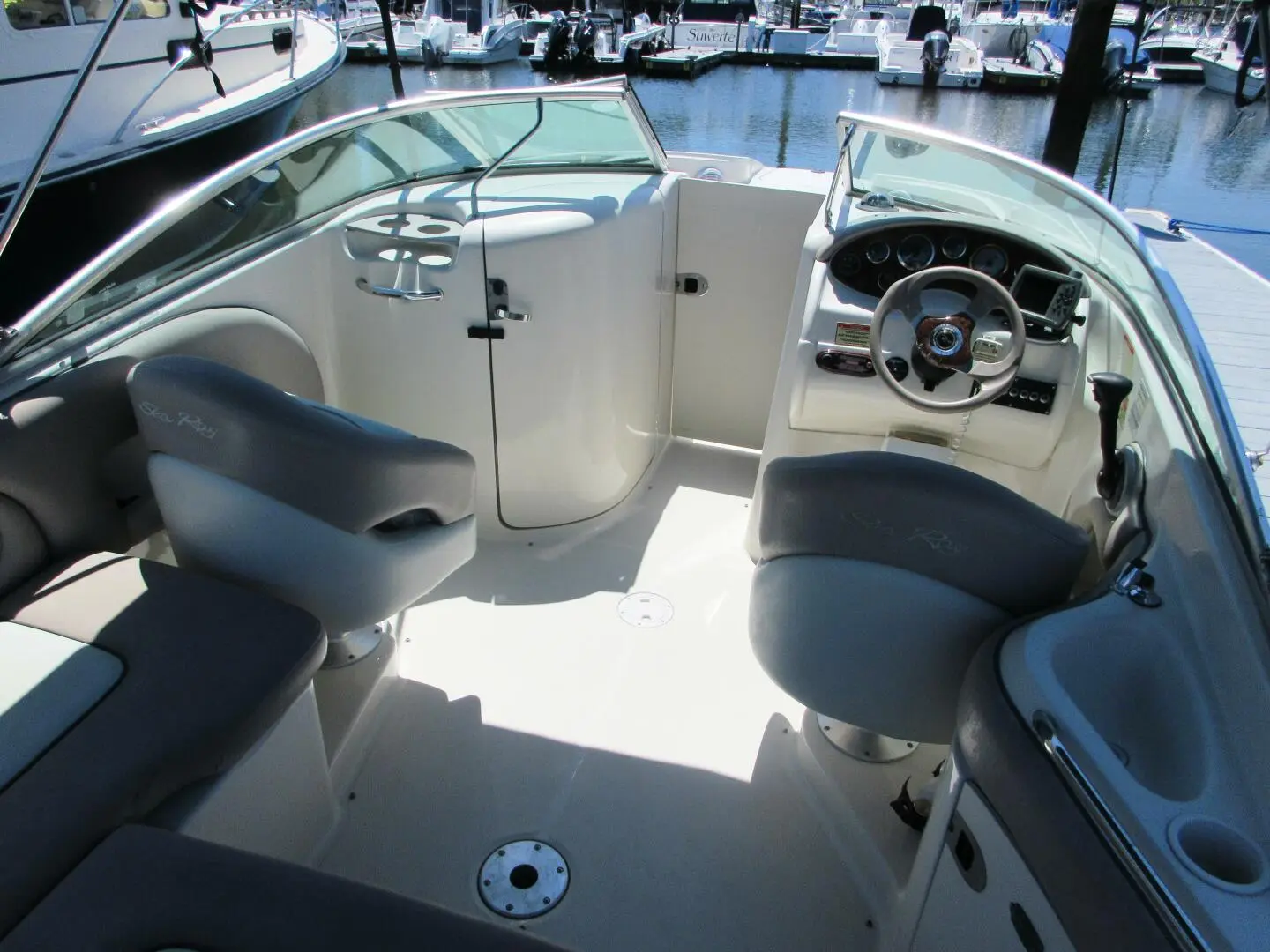 2003 Sea Ray 220 sundeck