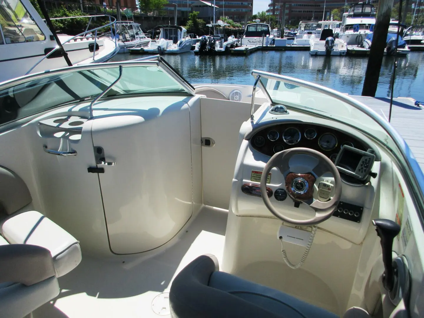 2003 Sea Ray 220 sundeck