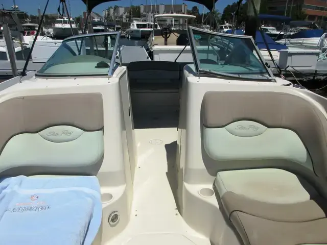 Sea Ray 220 Sundeck