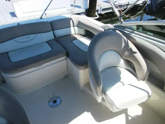 Sea Ray 220 Sundeck