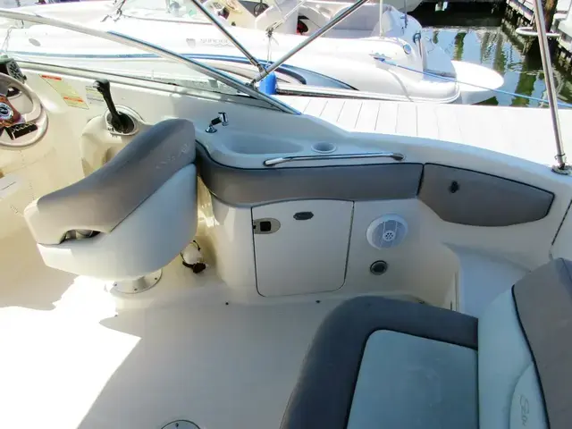 Sea Ray 220 Sundeck