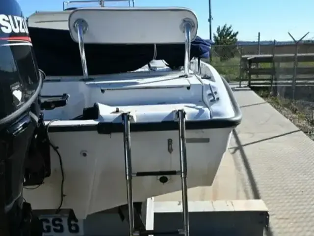 Boston Whaler 18 Outrage