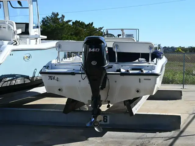 Boston Whaler 18 Outrage