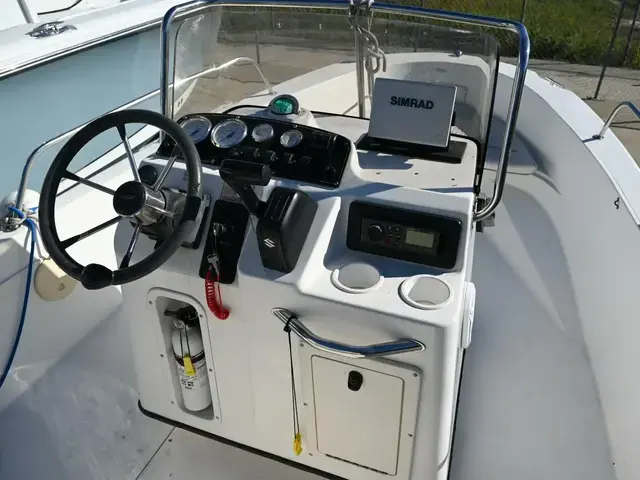 Boston Whaler 18 Outrage