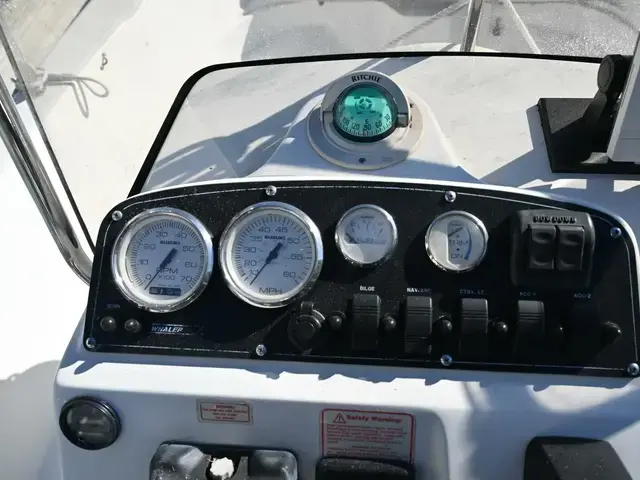 Boston Whaler 18 Outrage