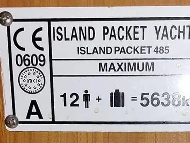 Island Packet 485