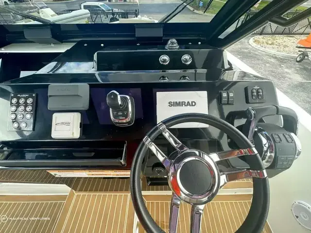 De Antonio Yachts D34 Xplorer