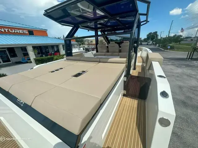 De Antonio Yachts D34 Xplorer