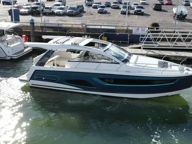 Sealine S 390