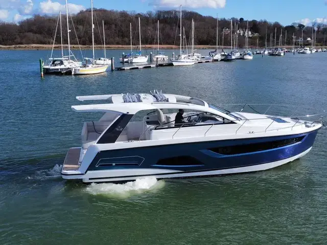 Sealine S 390