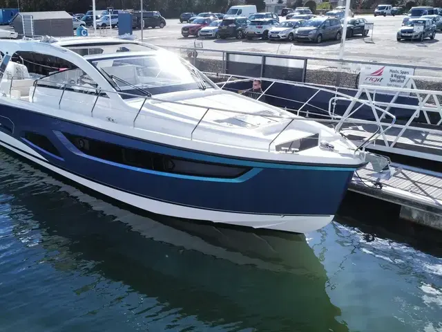 Sealine S 390