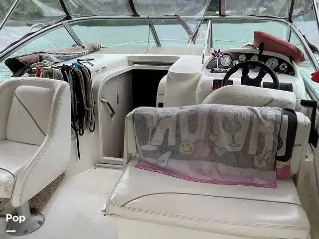 Larson Cabrio 270 Mid Cabin