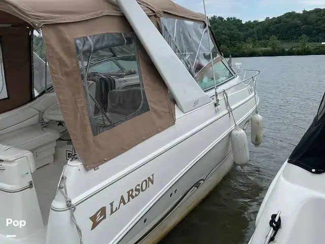 Larson Cabrio 270 Mid Cabin