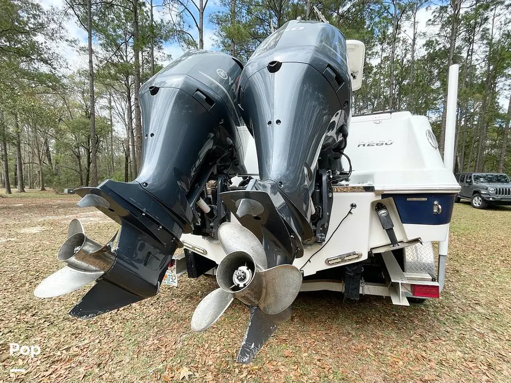 2013 Robalo r260