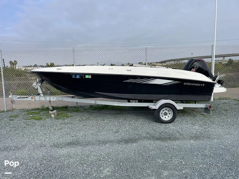 2022 Bayliner element e18