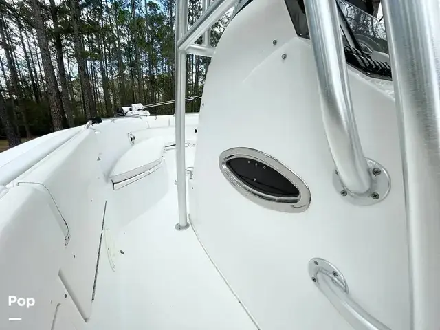 Robalo R260