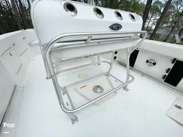 Robalo R260