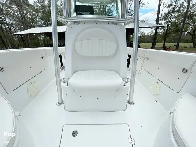 Robalo R260