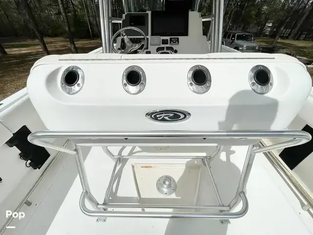 Robalo R260