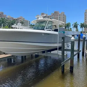  Boston Whaler 38'