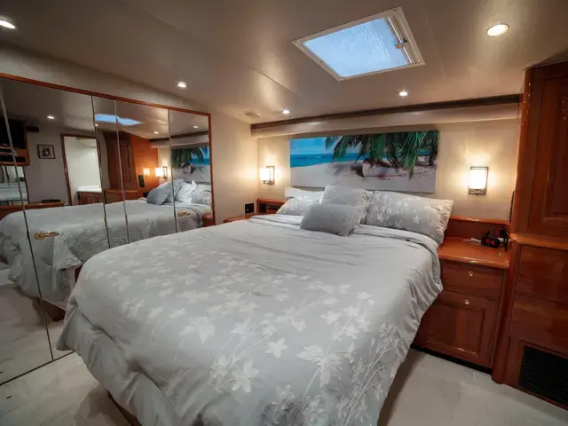 Viking Yachts 65 Enclosed