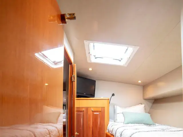 Viking Yachts 65 Enclosed