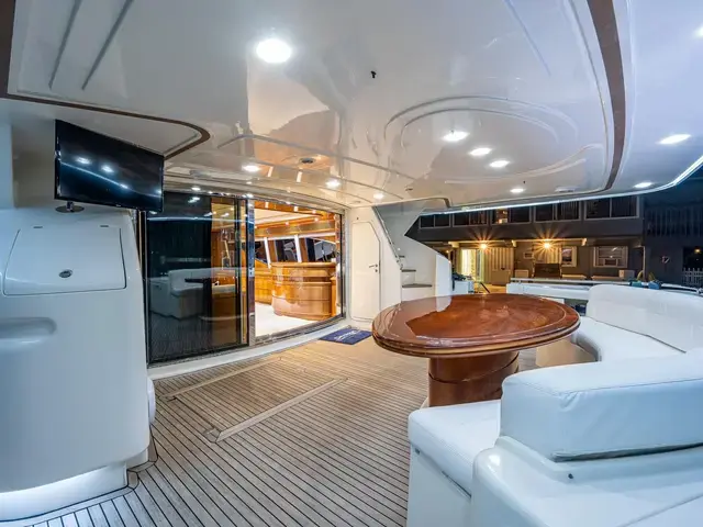 Ferretti Yachts 94