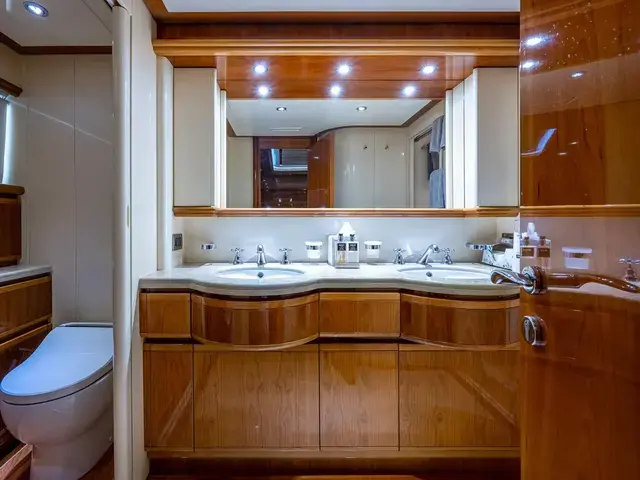 Ferretti Yachts 94