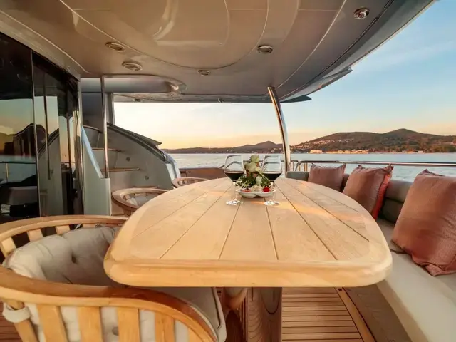 Sunseeker Yacht 90