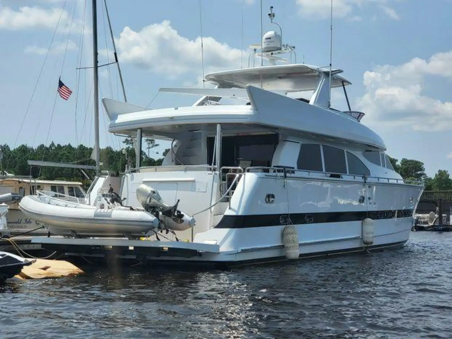 1999 Horizon 74 motor yacht