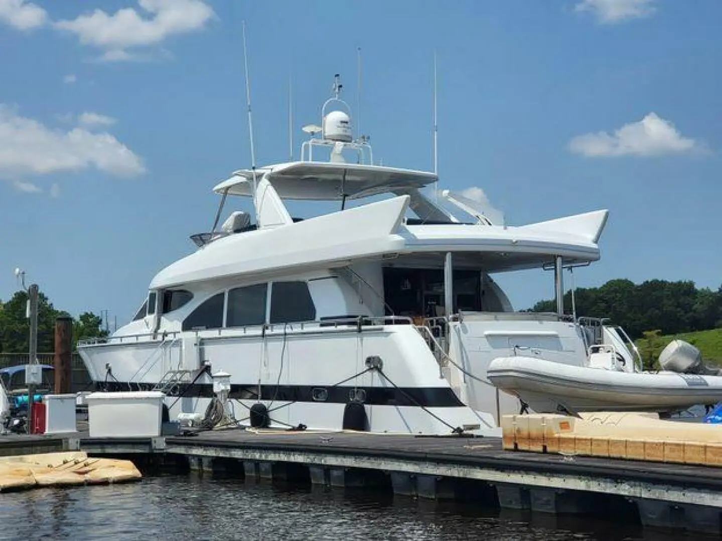 1999 Horizon 74 motor yacht