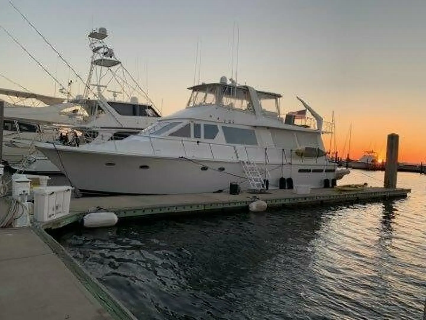 1988 Viking cockpit motoryacht