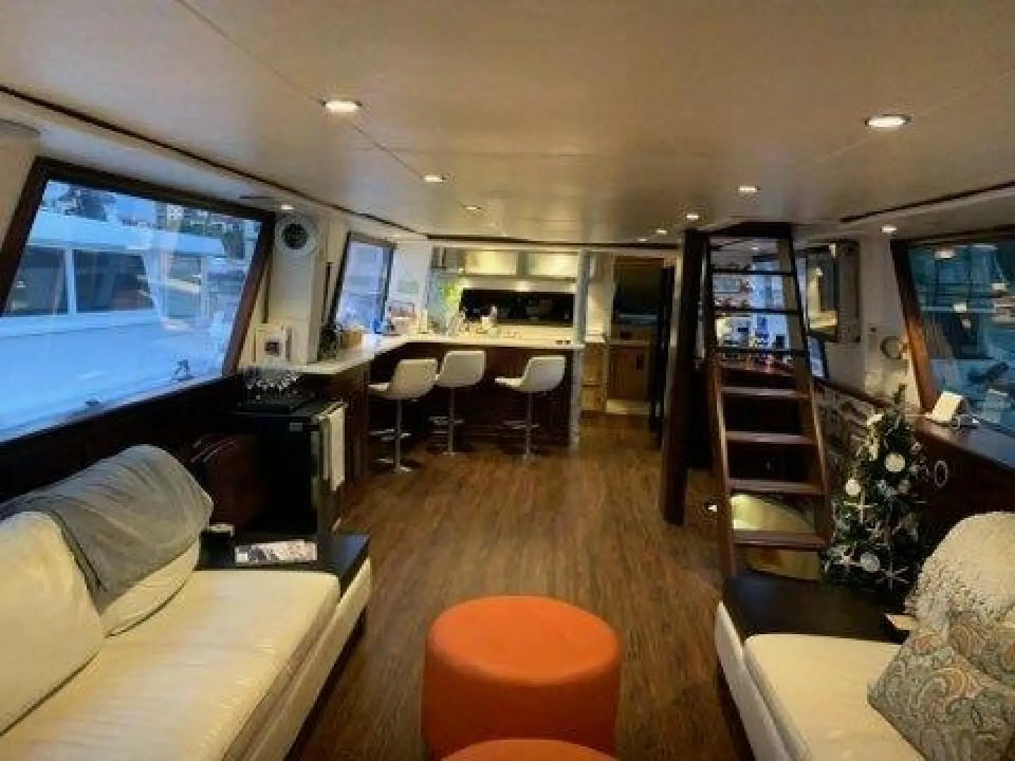 1988 Viking cockpit motoryacht