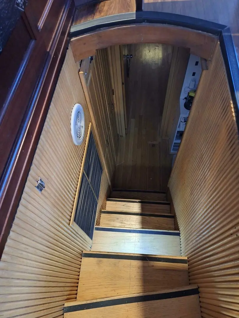 1988 Viking cockpit motoryacht