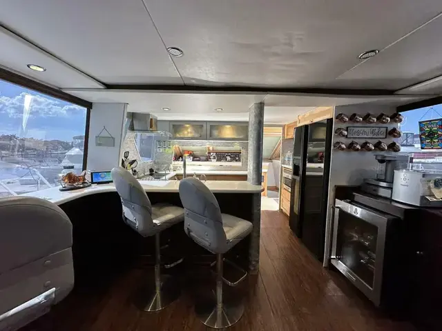 Viking Cockpit Motoryacht