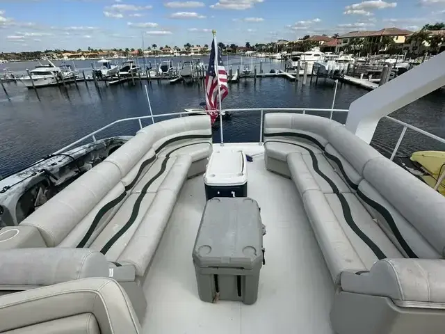 Viking Cockpit Motoryacht