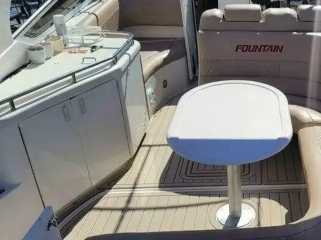 Fountain 38 Express Cruiser