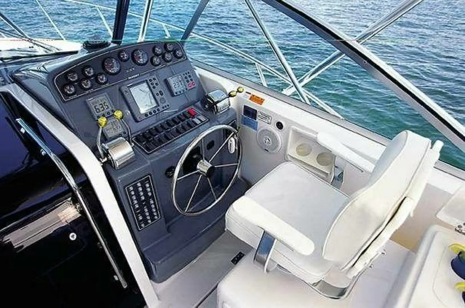 2000 Pursuit 3400 express