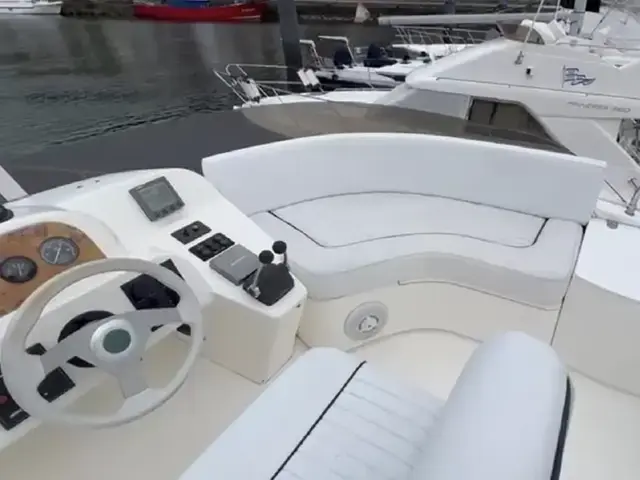 Sealine F 37