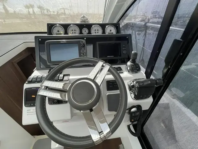 Sealine C 330