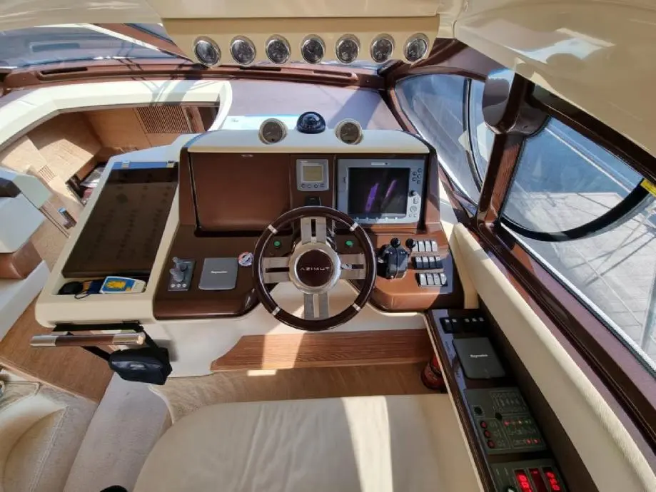 2008 Azimut 47