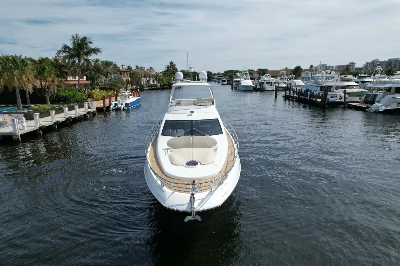 2015 Azimut 64 flybridge