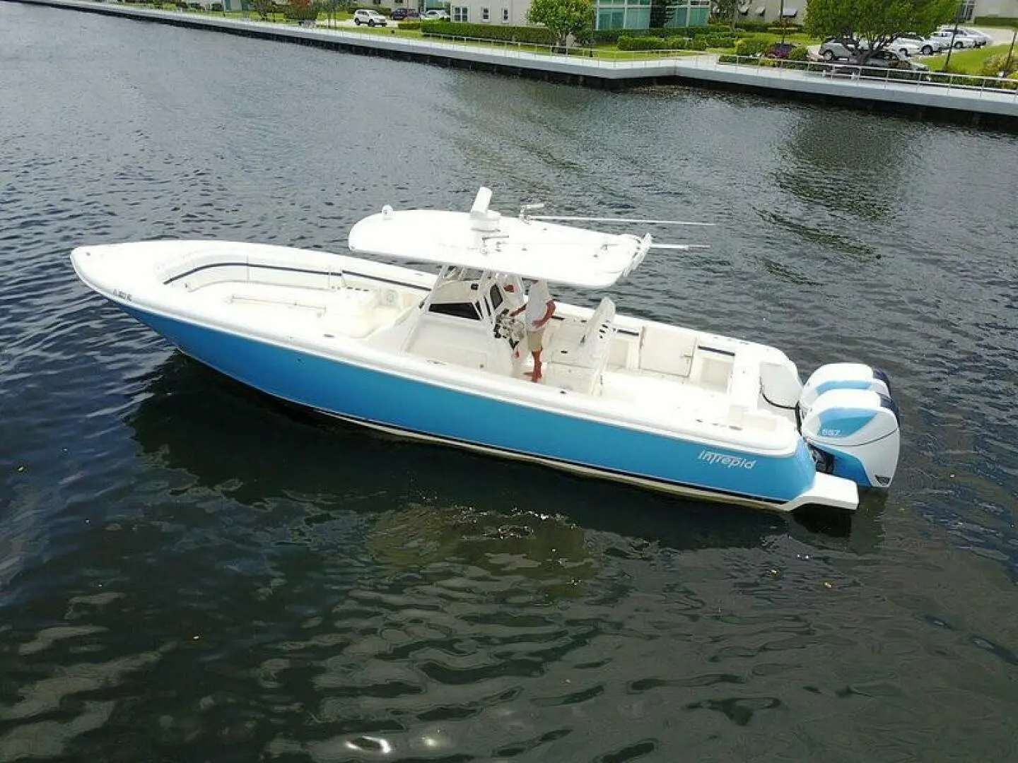 2015 Intrepid 375 center console