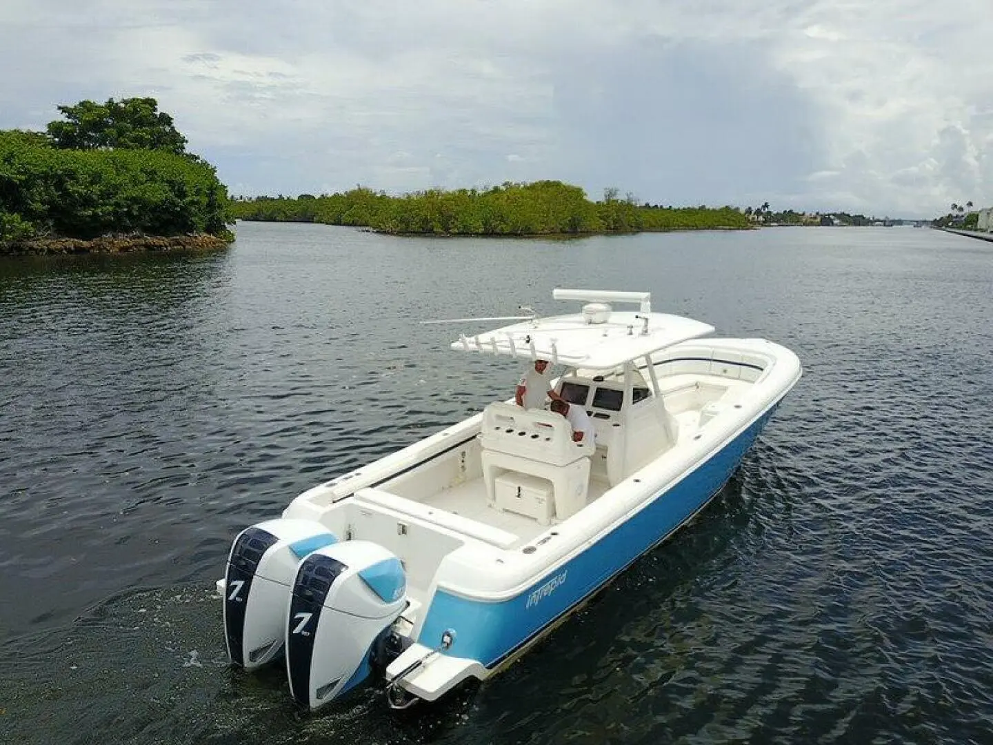 2015 Intrepid 375 center console