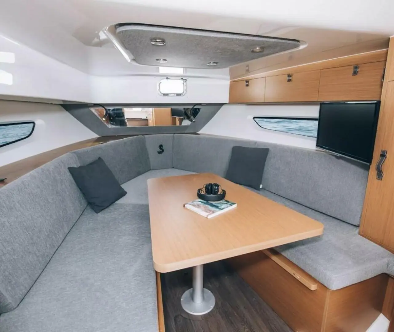 2024 Beneteau flyer 10